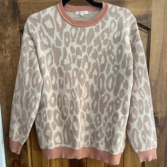 Boutique Cheetah Sweater - Picture 1 of 4